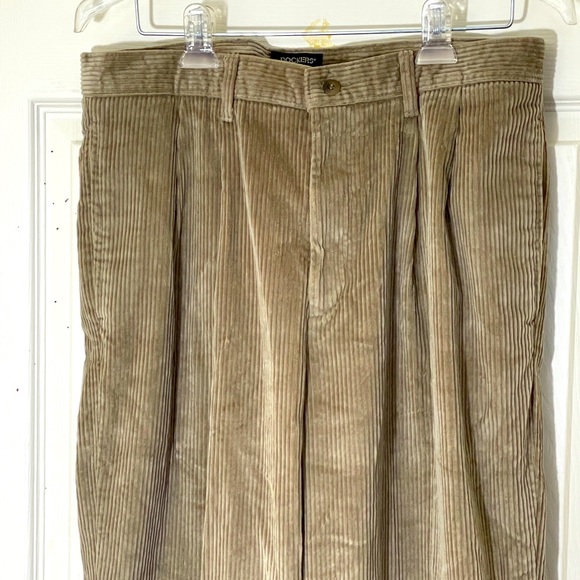 CCO PRICE DROP 🔥🔥 DOCKERS Khaki Pleated Pant Relaxed Fit Size 34X34 - Picture 3 of 9